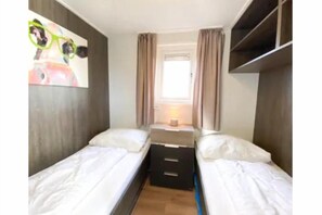Room - Modern 4-person chalet in Zeeland—near the beach, Veere, Middelburg, and Domburg (Serooskerke)