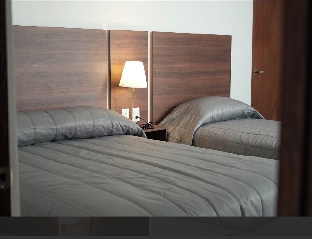 Espacio para trabajar con laptop y wifi gratis 