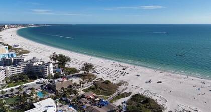 3-bedroom Upham Beach Resort - walk to beach!!