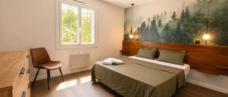 5 bedrooms, iron/ironing board, free WiFi, bed sheets