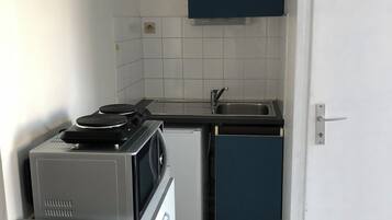 茶具/咖啡用具、冰箱、微波炉、烤箱