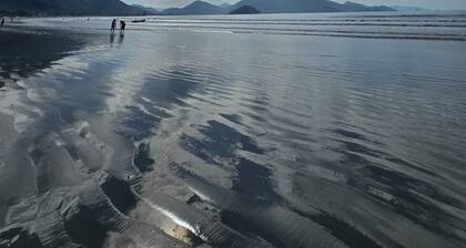Beachfront chalets for up to 21 people - 50 meters from Maranduba Beach