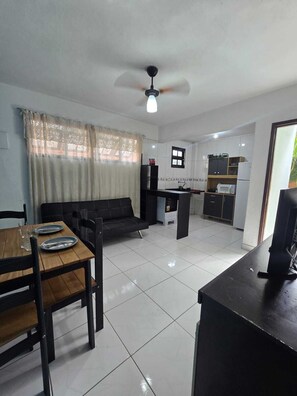 Smart TV - Beachfront chalets for up to 21 people - 50 meters from Maranduba Beach (Ubatuba)