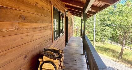 5-Bedroom with Hot Tub & Game Room, Steps from Blue Lake Springs Recreation