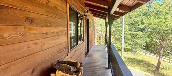 5-Bedroom with Hot Tub & Game Room, Steps from Blue Lake Springs Recreation