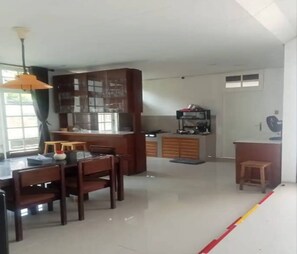 Villa, Mountain View | Dining - Cozzy Villa Rans Cimacan (cianjur)