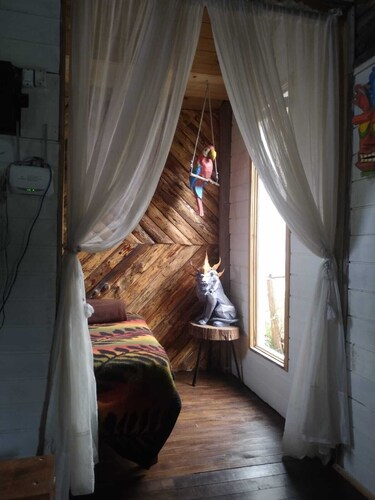 Cozy rustic cabin in Alfredo Wagner, SC, pets allowed.