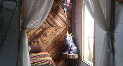 Cozy rustic cabin in Alfredo Wagner, SC, pets allowed.