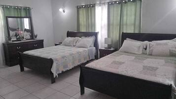 3 bedrooms, iron/ironing board, free WiFi, bed sheets