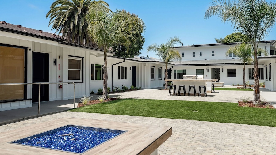 Beach House Inn