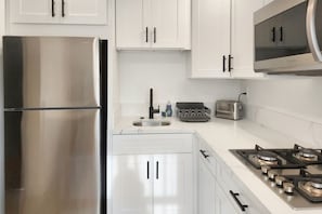 Private kitchen - Beach House Inn (Santa Barbara)