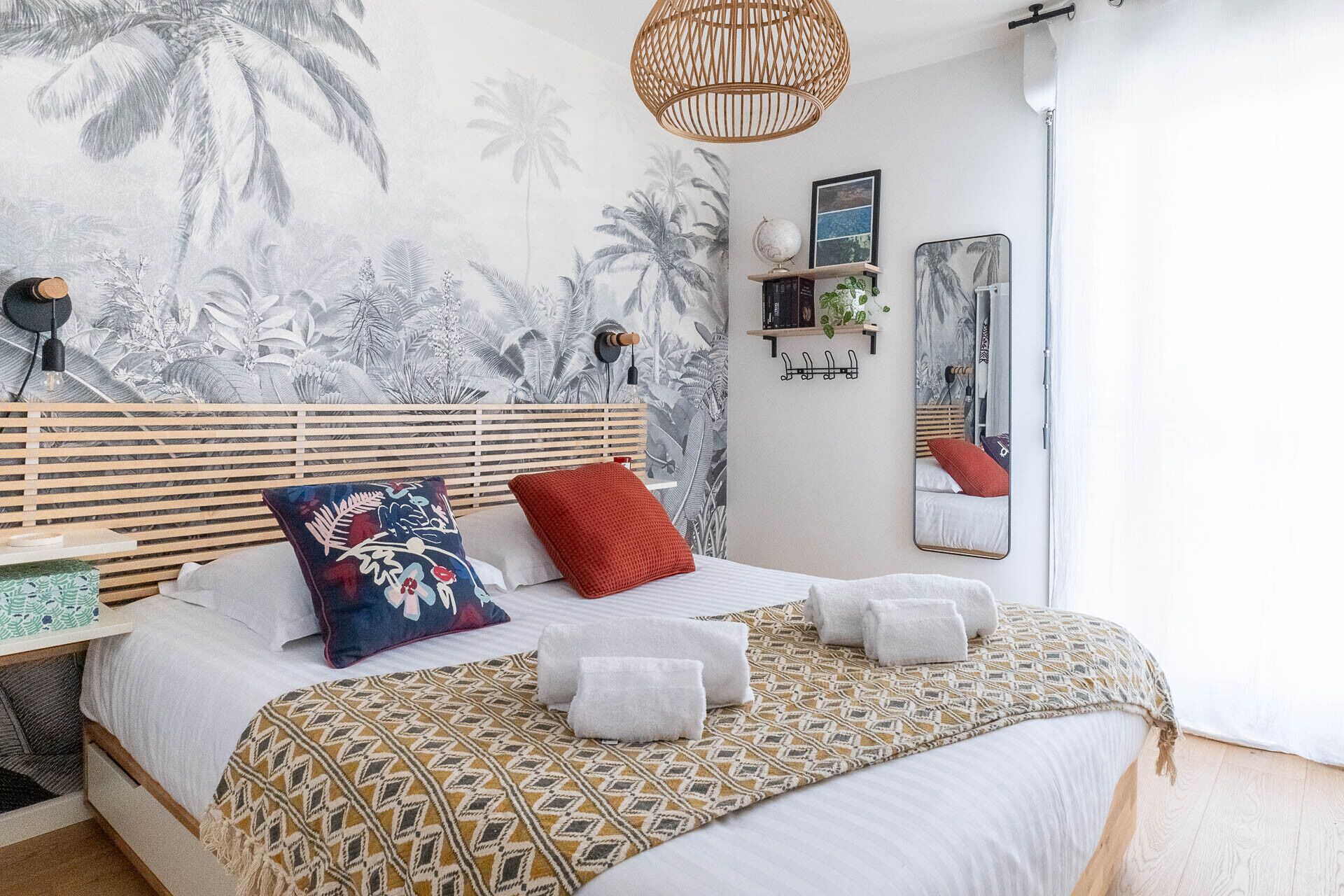 Iron/ironing board, free WiFi, bed sheets