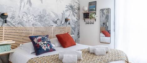 Iron/ironing board, free WiFi, bed sheets