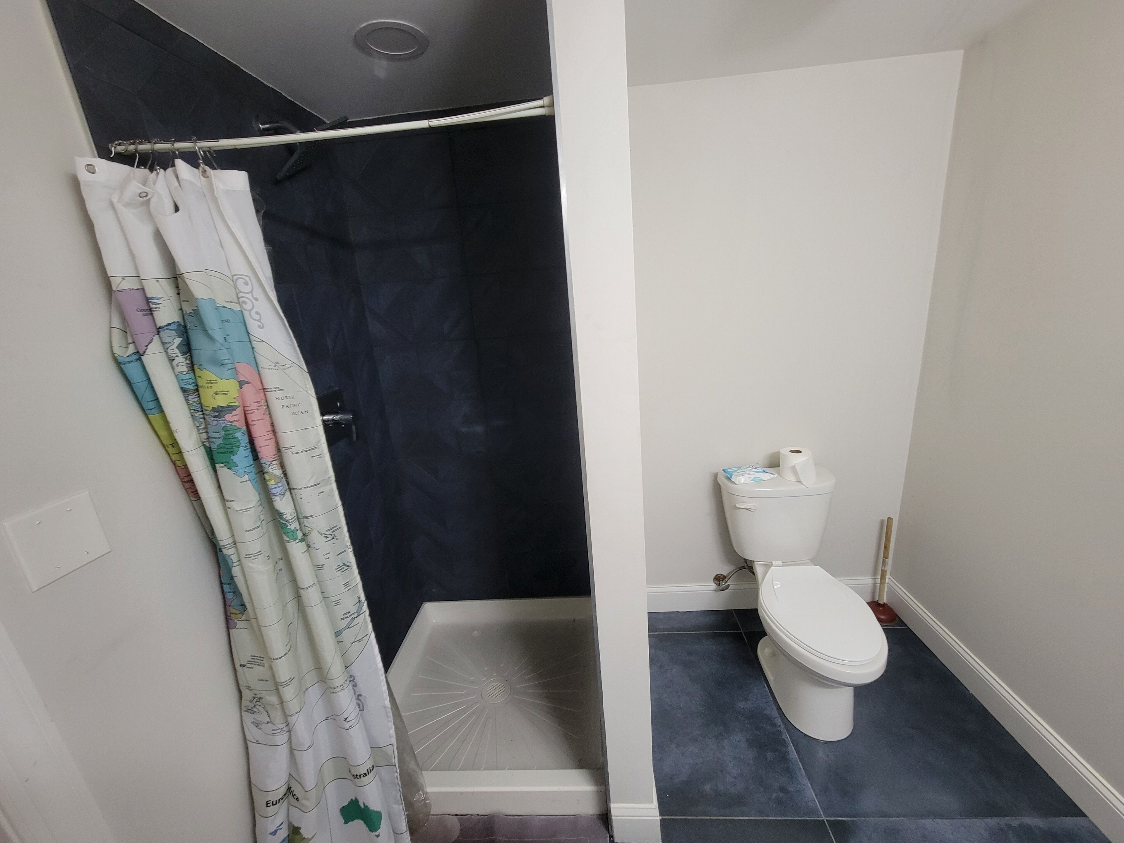 Dusche, Handtücher, Seife, Toilettenpapier