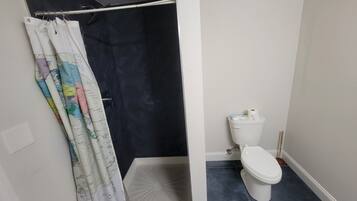 Dusche, Handtücher, Seife, Toilettenpapier