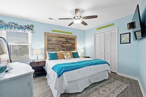 Iron/ironing board, internet, bed sheets - Beachfront 3BR/2BA condo in Surfside Beach that sleeps 7.  Direct Beach access (Surfside Beach)