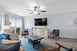 Living area - Beachfront 3BR/2BA condo in Surfside Beach that sleeps 7.  Direct Beach access (Surfside Beach)