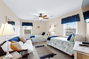 Iron/ironing board, Internet, bed sheets - Beachfront 3BR/2BA condo in Surfside Beach that sleeps 7.  Direct Beach access (Surfside Beach)