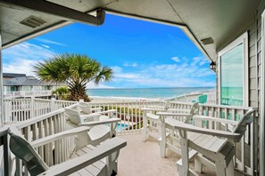 Property grounds - Beachfront 3BR/2BA condo in Surfside Beach that sleeps 7.  Direct Beach access (Surfside Beach)
