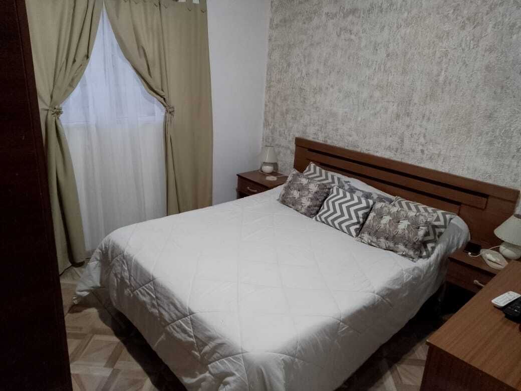 Tabla de planchar con plancha, Internet, ropa de cama