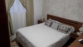 Tabla de planchar con plancha, Internet, ropa de cama