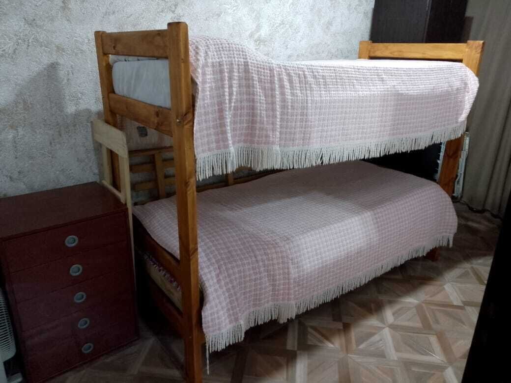 Tabla de planchar con plancha, Internet, ropa de cama