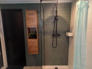 Shower, toilet paper