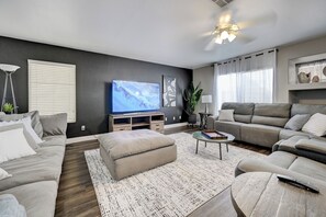 Smart-TV, Kamin, Videospiele, Tischfußball