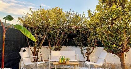 House with AC, terrace, garden and beach 2 min.