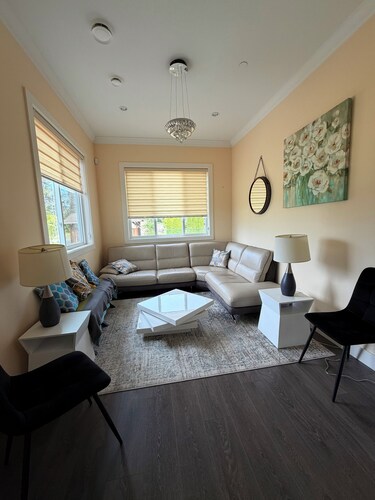 Grand Maple Ridge Retreat: 4BR & 4.5BA
