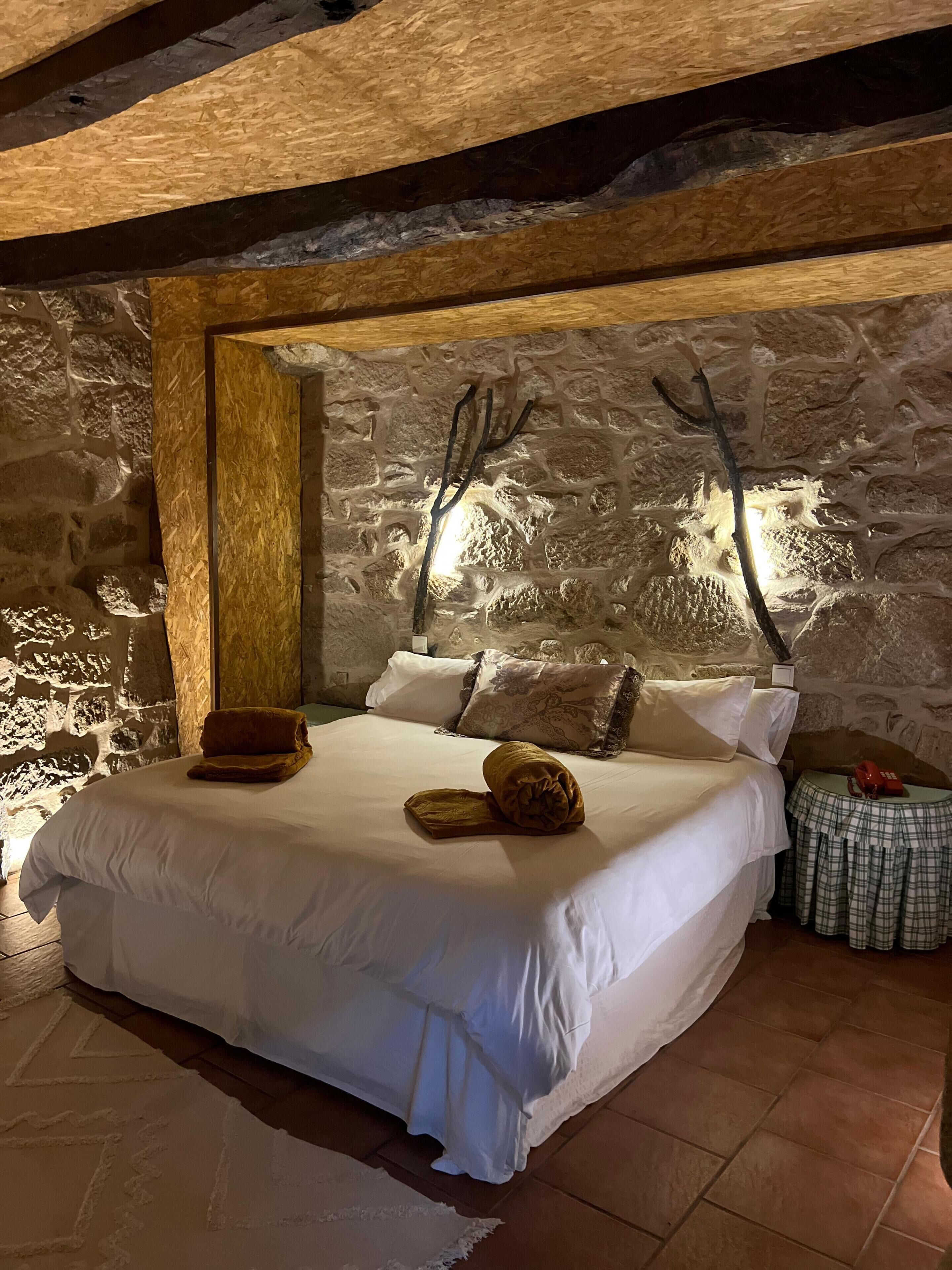 6 bedrooms, WiFi, bed sheets