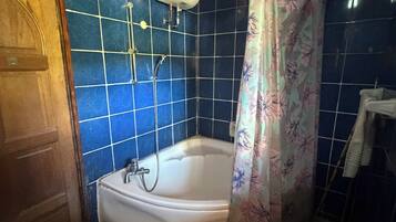 Free toiletries, soap, shampoo, toilet paper