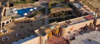 Happy Oasis Hotel
