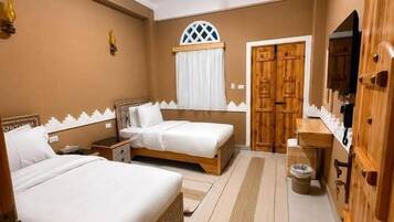 Economy Double or Twin Room, Smoking, Balcony | In-room safe, soundproofing