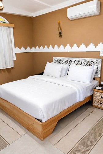 Happy Oasis Hotel