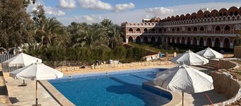 Happy Oasis Hotel