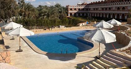 Happy Oasis Hotel