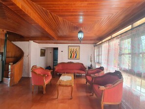 Interior - Cozzy Villa Swasti Cisarua (bogor)
