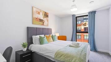 Iron/ironing board, WiFi, bed sheets