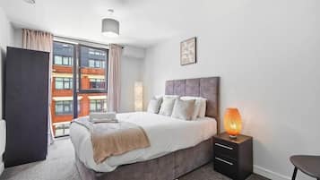 Iron/ironing board, WiFi, bed sheets
