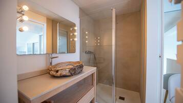 Shower, towels