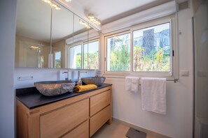 Shower, towels - Villa Joia 2 Saint Tropez (Gassin)
