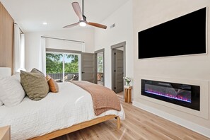 3 Schlafzimmer, Schreibtisch, Bügeleisen/Bügelbrett, Reisekinderbett