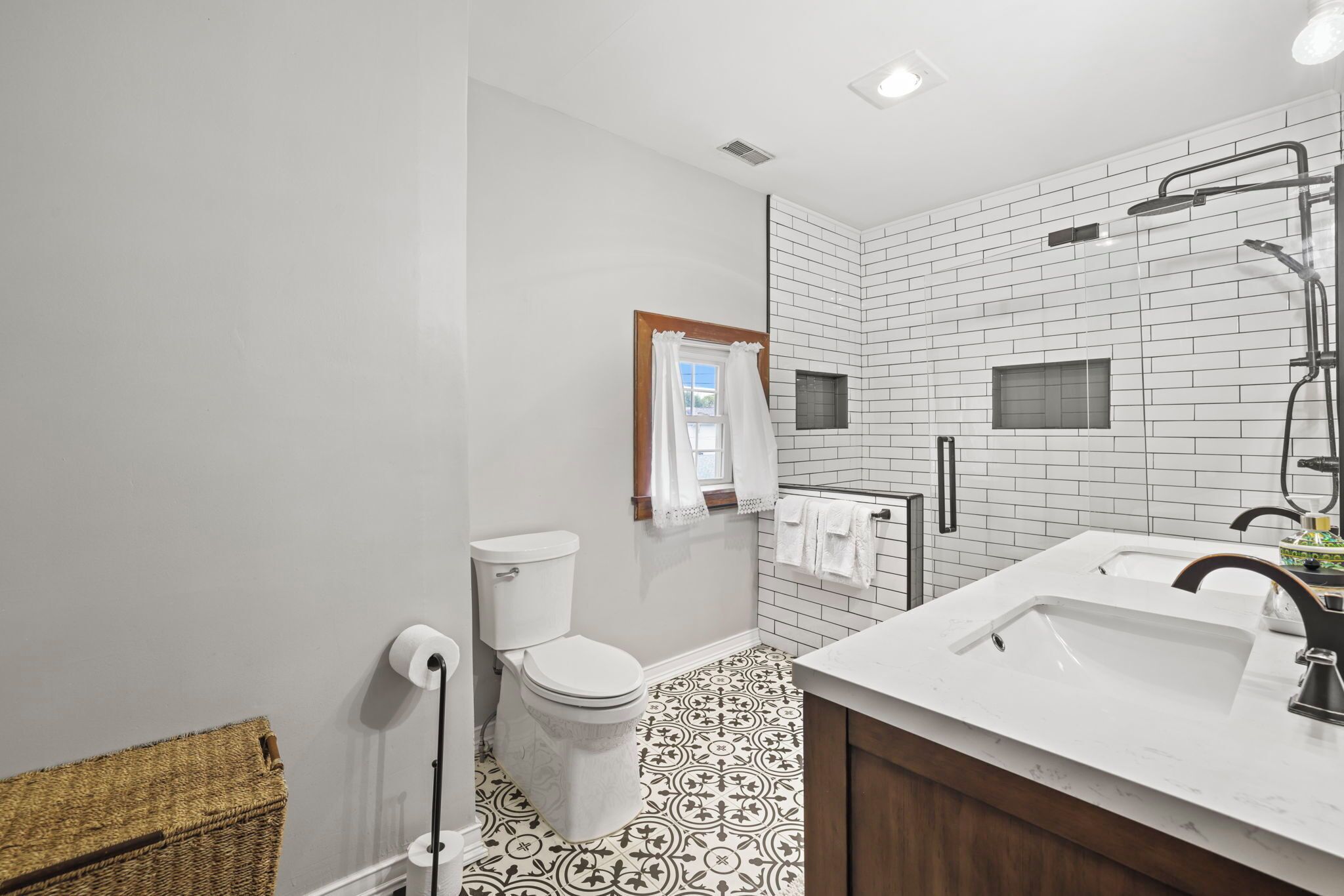 Shower, towels, toilet paper
