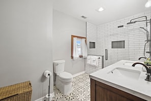 Dusche, Handtücher, Toilettenpapier