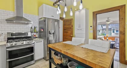 Charming & Updated 1867 Brick House in Historic Downtown Delaware, OH; Sleeps 12