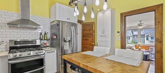 Charming & Updated 1867 Brick House in Historic Downtown Delaware, OH; Sleeps 12