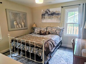 2 bedrooms, WiFi, bed sheets - Perfect 2-bedroom house with AC in quaint Decatur (Decatur)