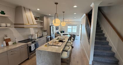 Premium Notre Dame Stay 3 Ensuite Bedrooms Sleeps 8 Walk to Campus