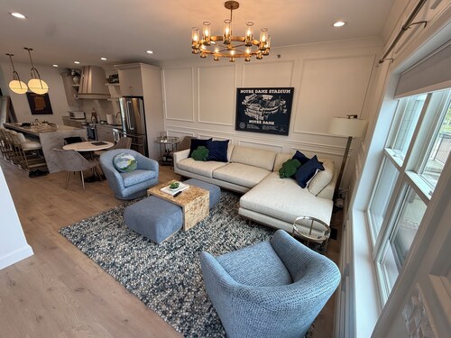     Premium Notre Dame Stay  3 Ensuite Bedrooms  Sleeps 8 Walk to Campus